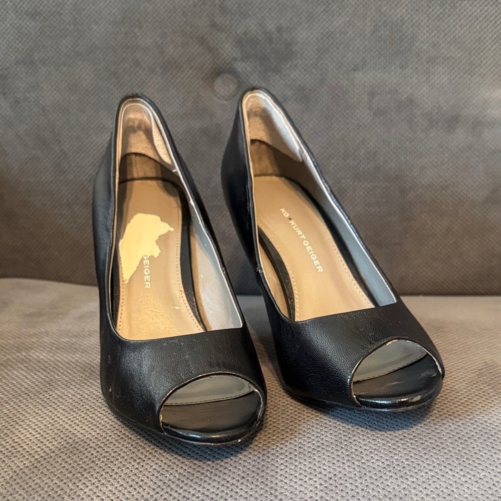 KG Kurt Geiger Black Peep Toe Leather Pumps Gold Metallic Heel Size 39